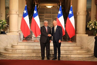 Mulino propone comisión bilateral con Chile tras reunión con el presidente electo José Antonio Kast