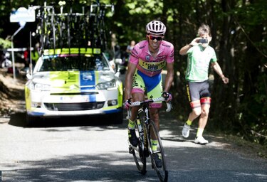 Alberto Contador amplía ventaja, acaricia el título