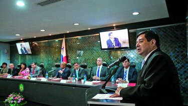 Comisión, en espera de fallo sobre doble salario