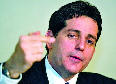 Condenan a exdirector de policía de Uribe por espionaje