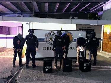Los capturan tratando de robarse 3 cajas fuertes en el Centro Comercial Megapolis 