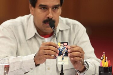 Maduro listo para investidura; oposición espera decisión sobre recuento