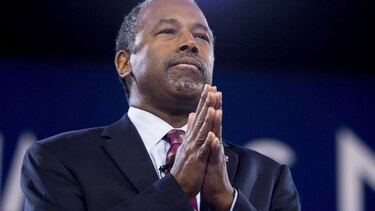 Ex aspirante presidencial republicano Ben Carson acepta dirigir Departamento de Vivienda