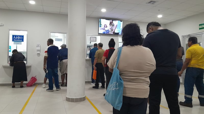 Entre farmacias y plataforma; el recorrido de los pacientes para conseguir sus medicamentos