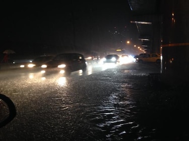 Tormenta eléctrica causa inundaciones en vías y fallas en fluido eléctrico