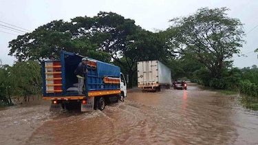 En El Salvador declaran alertas por lluvias