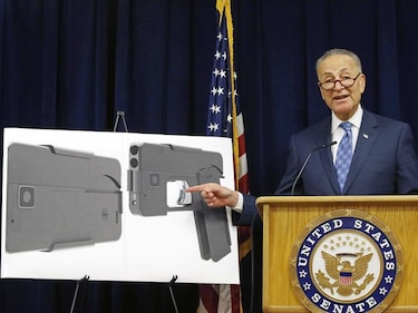 Senador de Nueva York pide revisar pistola en forma de 'smartphone'