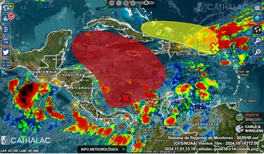 Autoridades monitorean un disturbio tropical que amenaza con convertirse en ciclón