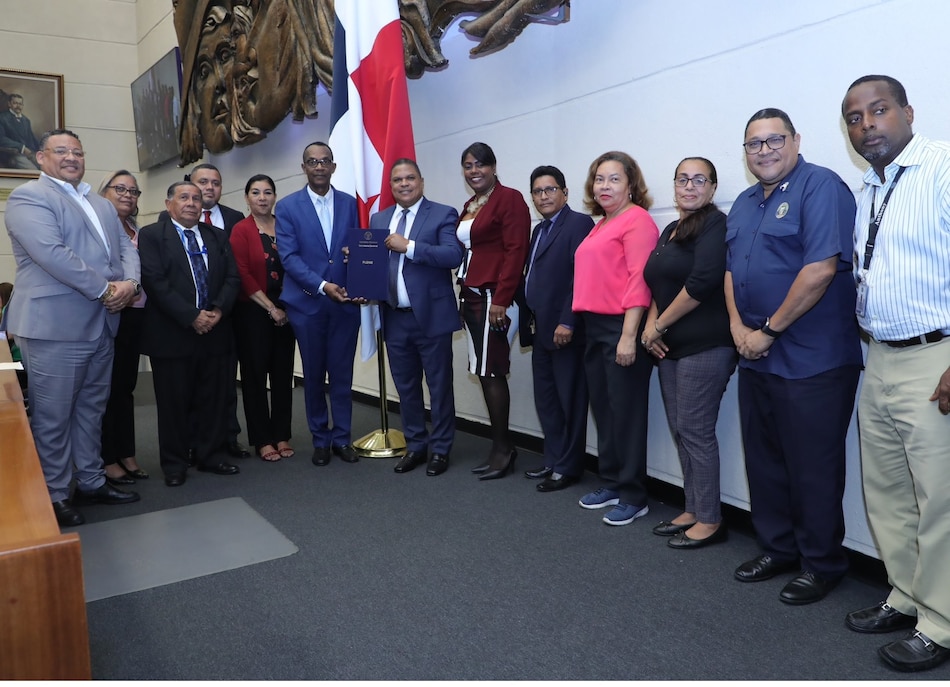 Diputados aprueban en tercer debate proyecto que flexibiliza el ingreso a la carrera legislativa