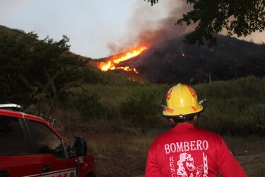 Bomberos registran 3,355 incendios de herbazales este año; fuego en Los Andes fue controlado
