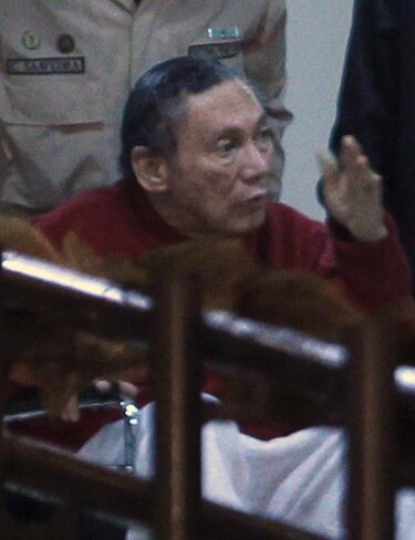 Noriega regresa a la cárcel tras cinco días hospitalizado