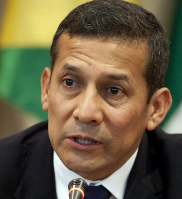 Humala niega persecución a prensa y plantea debate en el Congreso