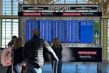 Agentes de ICE seguirá en los aeropuertos de Estados Unidos hasta que vuelvan a la normalidad