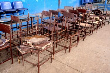 Ministerio de Economía y Finanzas recolecta chatarra en escuelas públicas