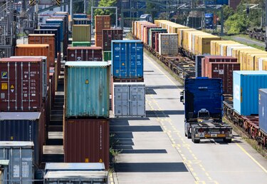 Trump anuncia aranceles a países europeos con tropas en Groenlandia si no apoyan su compra