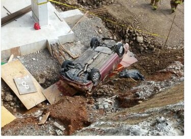 Cae al vacío vehículo en la construcción de estacionamientos soterrados frente a la Alcaldía de Panamá