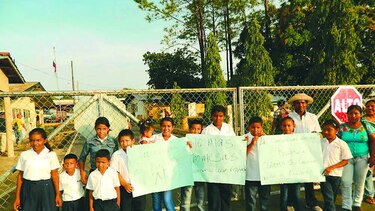 Moradores de La Redonda de Montijo claman por carretera