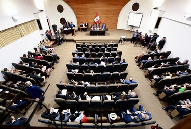 El Congreso de Perú elige en sesión extraordinaria al nuevo presidente interino del país