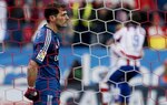 El Atlético golea al Madrid y se acerca a cuatro puntos