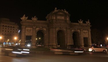 Países apagan sus luces para apoyar la Hora del Planeta