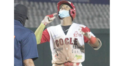 Coclesano González se lleva el premio de Más Valioso