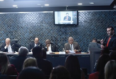 Proponen que Estado no pueda contratar a grandes donantes