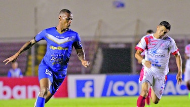 Árabe Unido defiende invicto ante Sporting
