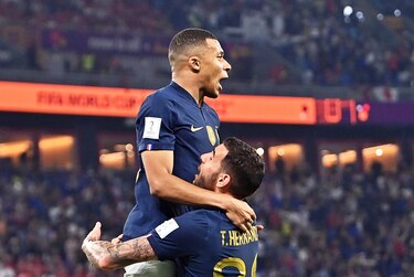 Francia se convierte en el primer equipo que pasa a octavos de final