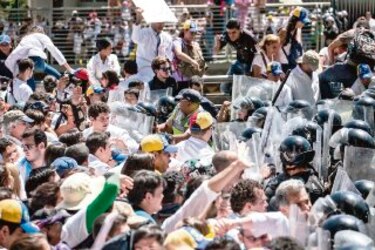 Cuestionan deterioro del servicio de salud