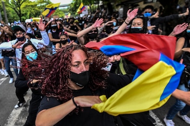 Presidente Iván Duque saca militares a las calles de Colombia y atiza el malestar de las protestas