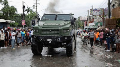 El Salvador confirma que envió más de 2,000 soldados a Haití para rescatar a los 4 militares secuestrados por las bandas criminales