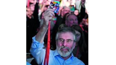 Gerry Adams deja de liderar el Sinn Fein