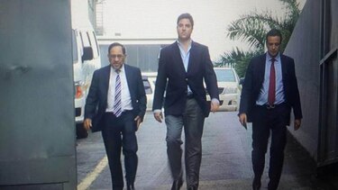 Exministro Ford recibe medida cautelar de país por cárcel