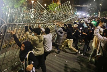 Protestas de la Generación Z en Perú: qué reclaman los jóvenes y otros grupos que se enfrentaron con la policía en el centro de Lima