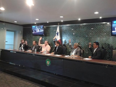 Comisión de Credenciales rechaza denuncia presentada contra Erasmo Pinilla