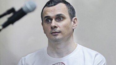 El cineasta Oleg Sentsov recibe el premio Sájarov 2018