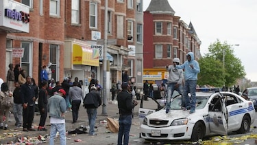 Alcaldesa de Baltimore declara toque de queda y despliega la Guardia Nacional