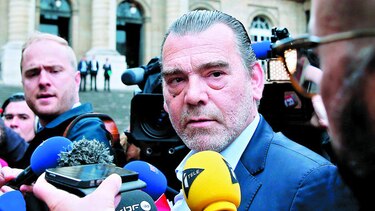 Dimite defensa de Abdeslam