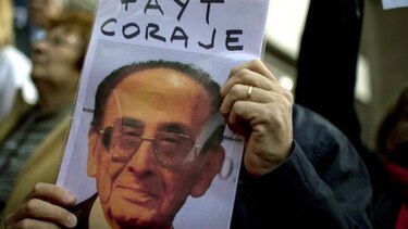 Juez argentino de 97 años dice que seguirá en el cargo