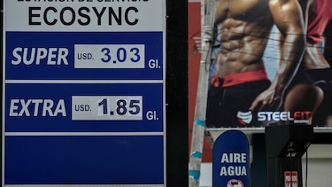 Ecuador: bajan los precios de combustibles y se reanudan las clases