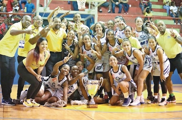 Correcaminos y Caballos se adueñan de las coronas del baloncesto panameño