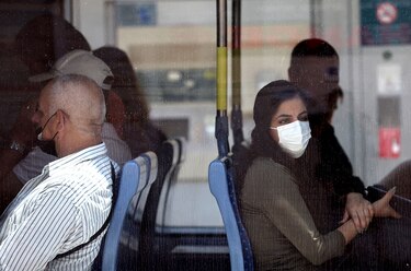 Israel restablece el uso obligatorio de la mascarilla en lugares públicos cerrados ante el repunte de la Covid-19