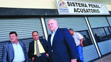 Richard Fifer seguirá con ‘país por cárcel’
