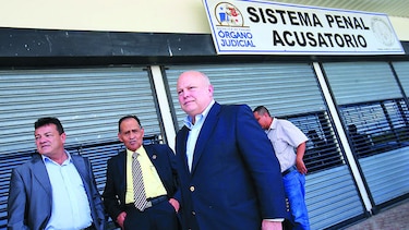 Richard Fifer seguirá con ‘país por cárcel’