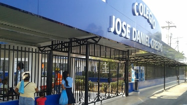 Docentes suspenden clases en el Colegio José Daniel Crespo