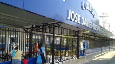 Docentes suspenden clases en el Colegio José Daniel Crespo