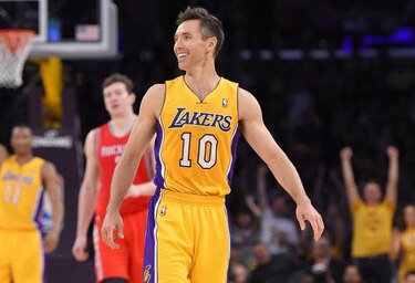 Lakers: Steve Nash se lesiona de nuevo la espalda