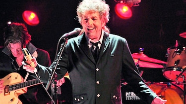 Dylan acepta recoger el Nobel