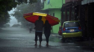 El huracán Katia toca tierra en las costas de México