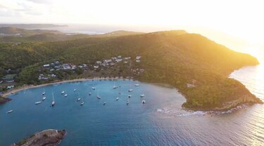 Veleros del Oyster World Rally 2022-23 recorren las aguas y marinas panameñas 